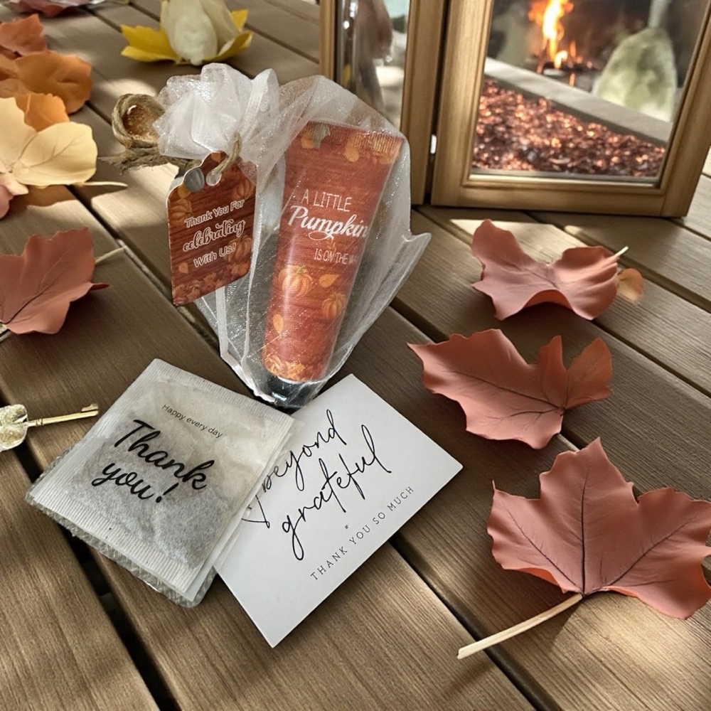 Gift Bags "Welcome Pumpkin Patch" With Cinnamon Tea & Pumpkin Scented Lotion - Picture 2 of 4